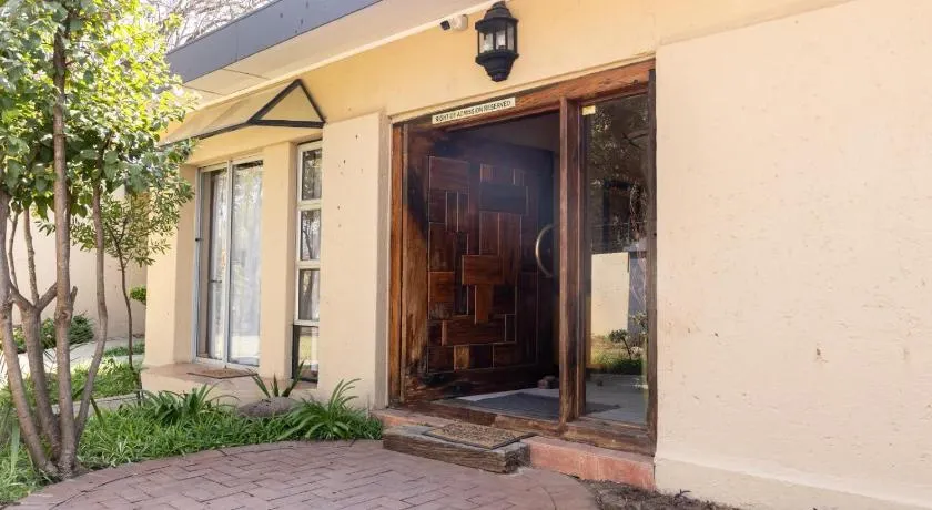 Ikhutse Manor Guesthouse - Image 1