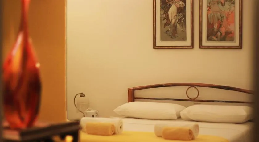 Giljana ensuite rooms shared terrace & kitchen - Image 1