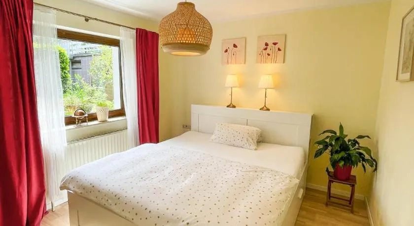 Souterrainwohnung mit großem Garten und Sauna - Image 1