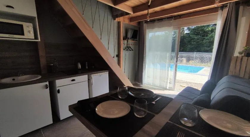 GiTE ATYPIQUE AVEC PISCINE COUVERTE en été - Image 1