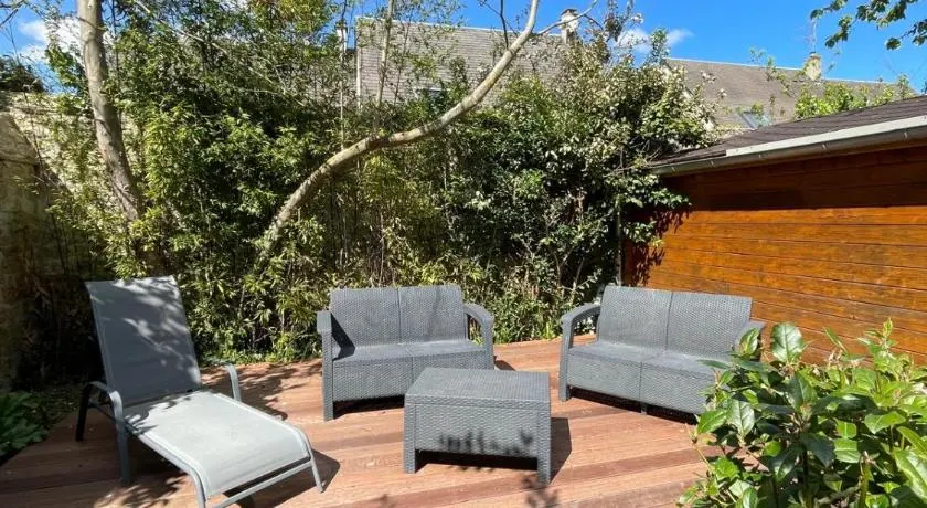 Chalet dans jardin privatif - Image 1