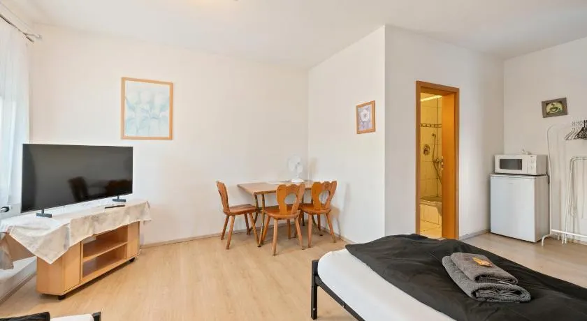Monteurzimmer Haus 6 Nebringen für bis zu 12 Personen - Küche und Parkplätze vorhanden - Image 1