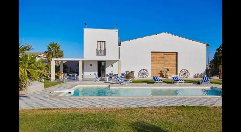 Enchanting Villa with Pool & Lush Garden in Sicily - Image 1