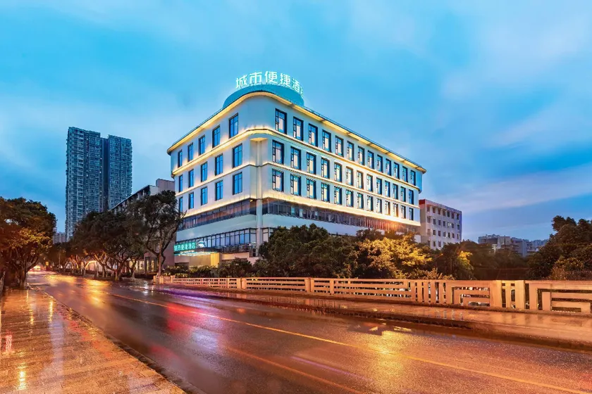 City Comfort Hotel (Leshan Giant Buddha Zhanggongqiao Food Street Branch) - Image 1