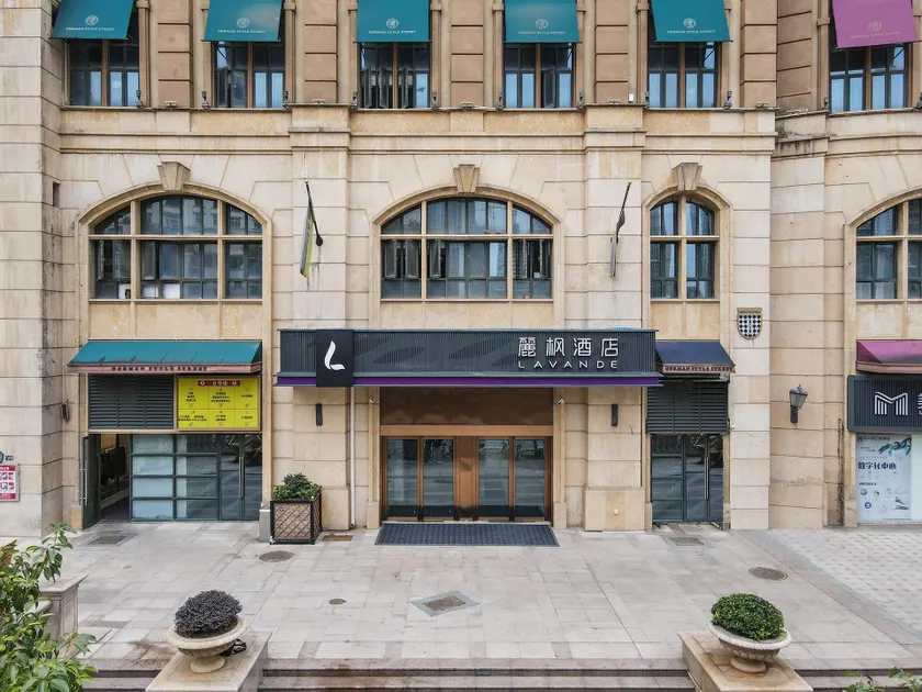 Lavande Hotel Wuhan Guanggu Walking Street Huake Metro Station - Image 1