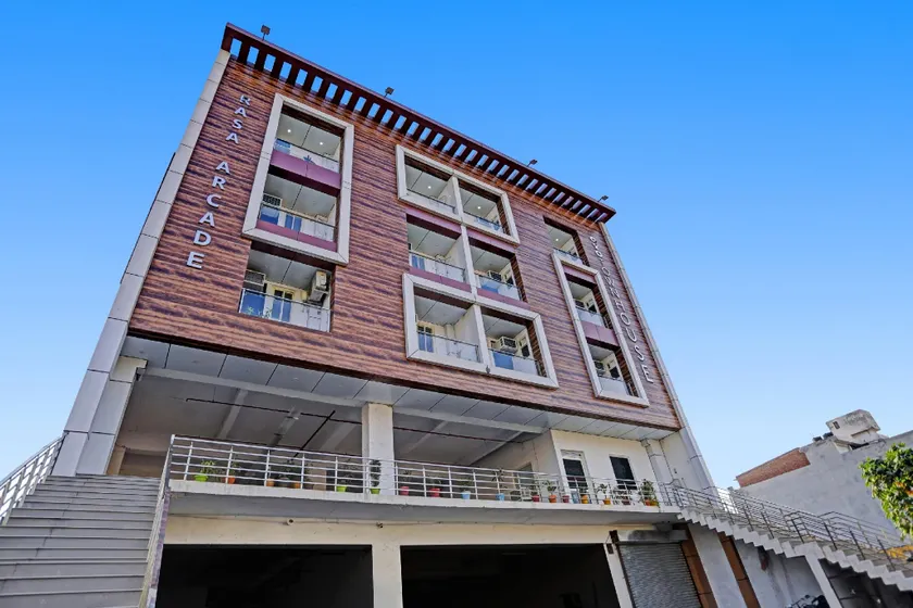 Townhouse Hotel The Rasa A Premium Park Near Onyx Mall Vasundhara - Image 1