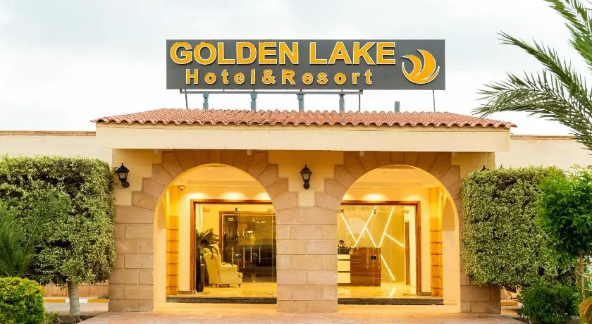 Golden Lake Marina Hotel - Image 1