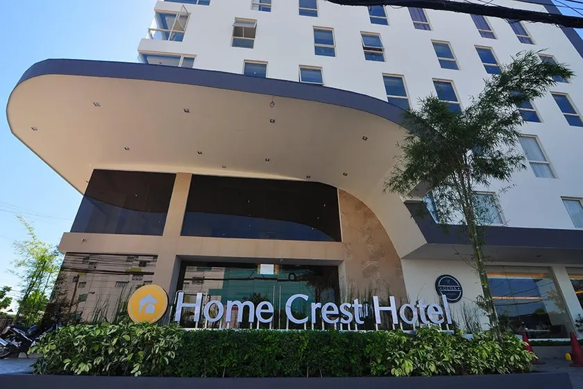 Home Crest Hotel - Image 1