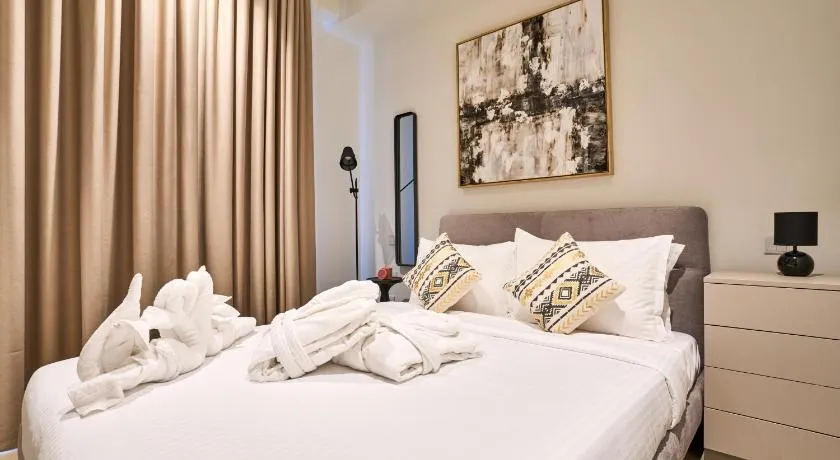 Cosy One-Bedroom Apartment in Mercury Tower by Zaha Hadid - Image 1