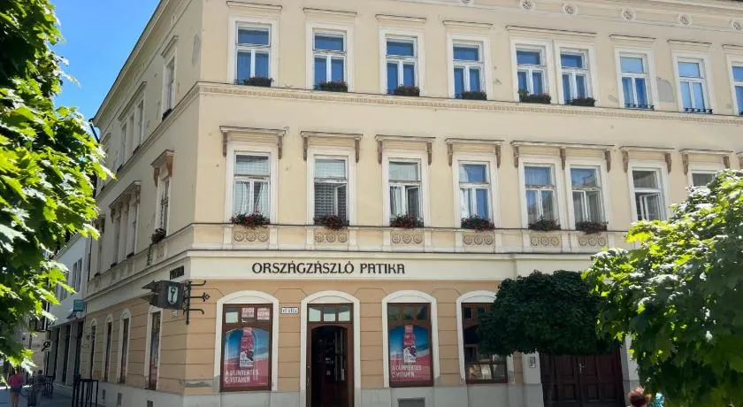 Tamás Apartman - Panorámás, tágas lakás a történelmi belvárosban kilátással a Virágórára - Image 1