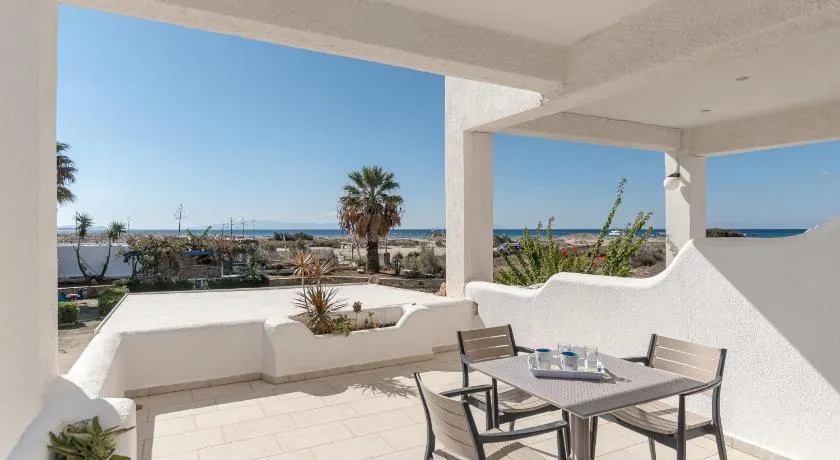 Crystal Naxos 2 Apartments at Mikri Vigla - Image 1