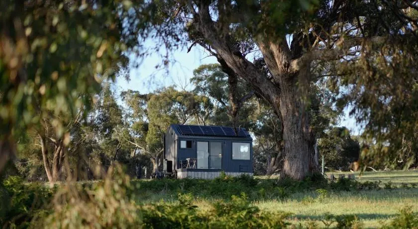 Designer Private Off Grid Cabin with Lake Access - Esti - Image 1