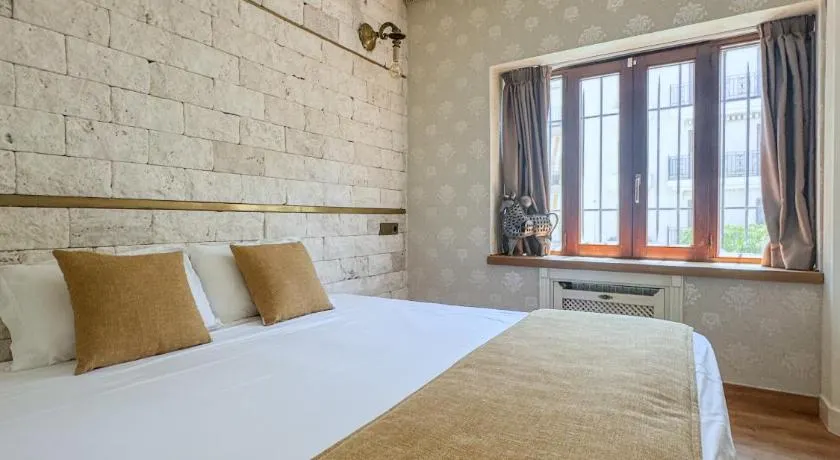Arunda Luxury Boutique Hotel - Image 1