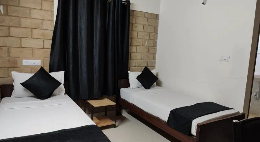 Minimal Poshtel - Image 1