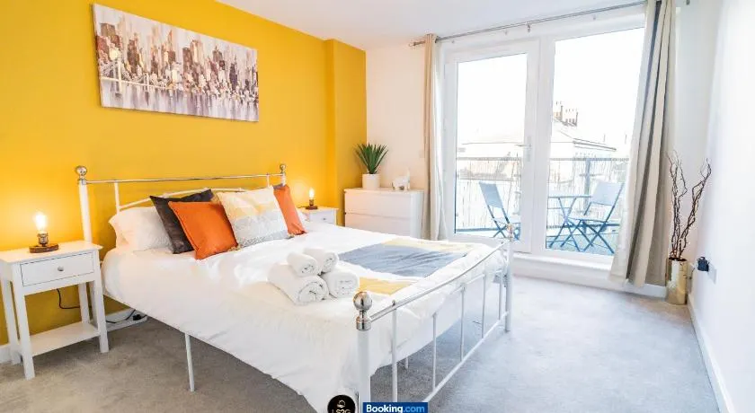 Spacious 2-Bed Apartment in Greenwich, By LS2G Stays - Image 1