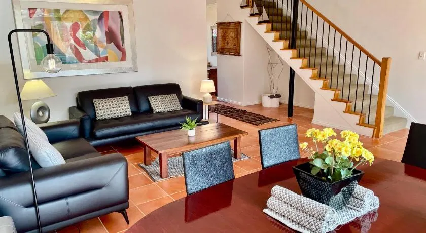Group stays for Friends Families Weddings and Events Walkable to Fremantle and attractions Super Spacious with garden and courtyard and balcony and parking for 2 cars Sleeps 6 3BD 3BR - Image 1