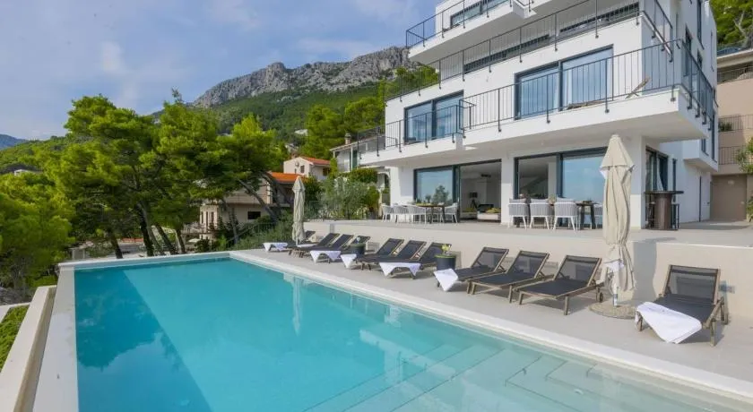 Luxury beachfront Villa Glorious Brela with pool and jacuzzi - Image 1