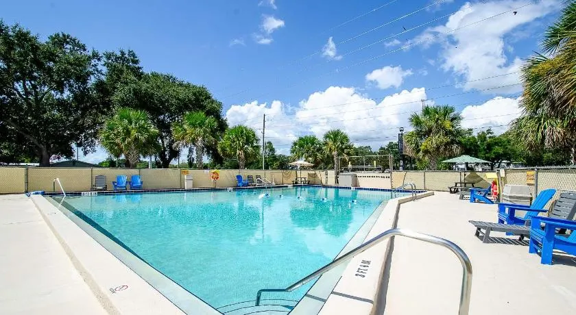 Garden Breeze Retreat - Image 1