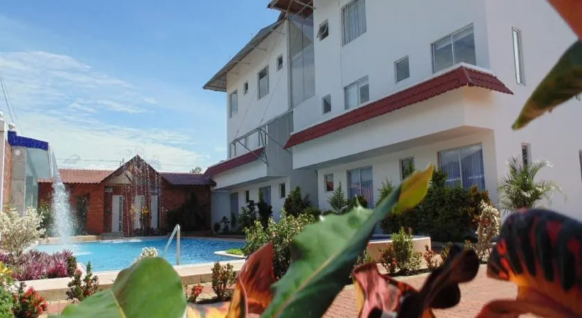Hotel Yurak - Image 1