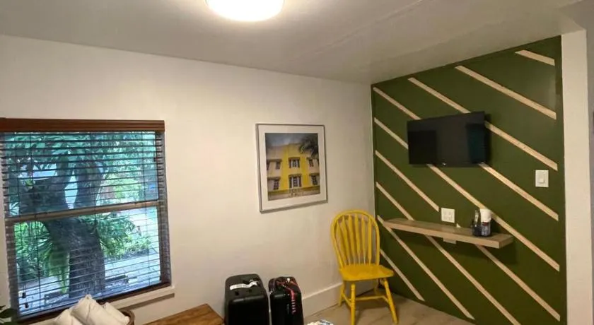 Cozy Room in the Heart of Little Havana - Image 1