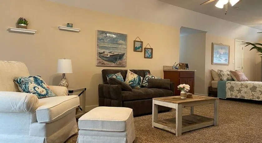 Adorable private 1-bedroom studio on mini-farm. - Image 1