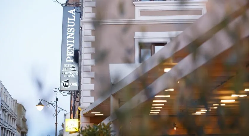 Peninsula Boutique Hotel - Image 1