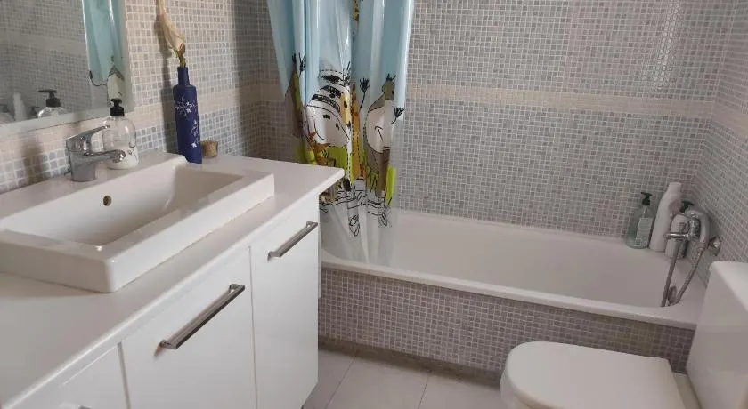 Acogedora casa con jardín - Image 1