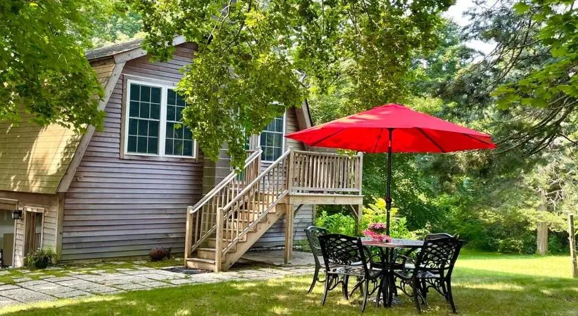 Newly Renovated Carriage House Near Town & Beaches - Image 1