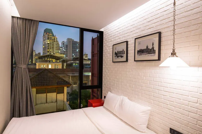 Sleep Box Hotel Sukhumvit 22 - Image 1