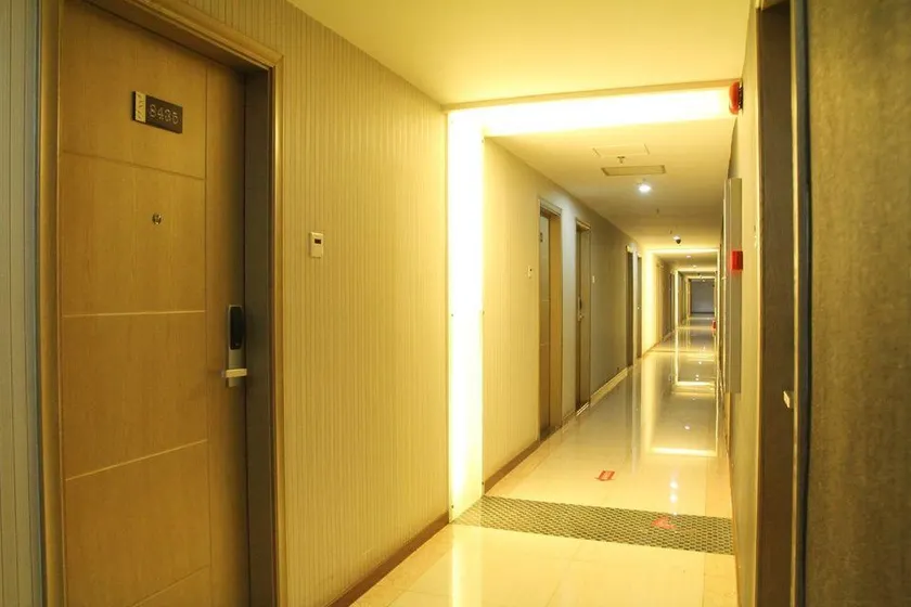 Xiaolan Yinhe Business Hotel - Image 1