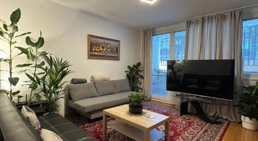 Cozy City Stay - Central Apartment - Image 1