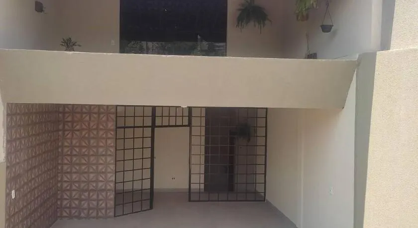 Casa Agradável, Arejada, Espaçosa, Perto de Tudo - Image 1