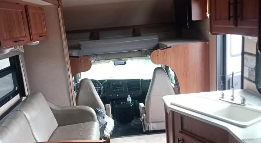 Jayco Redhawk Class C Motorhome Sleeps 6 - Image 1