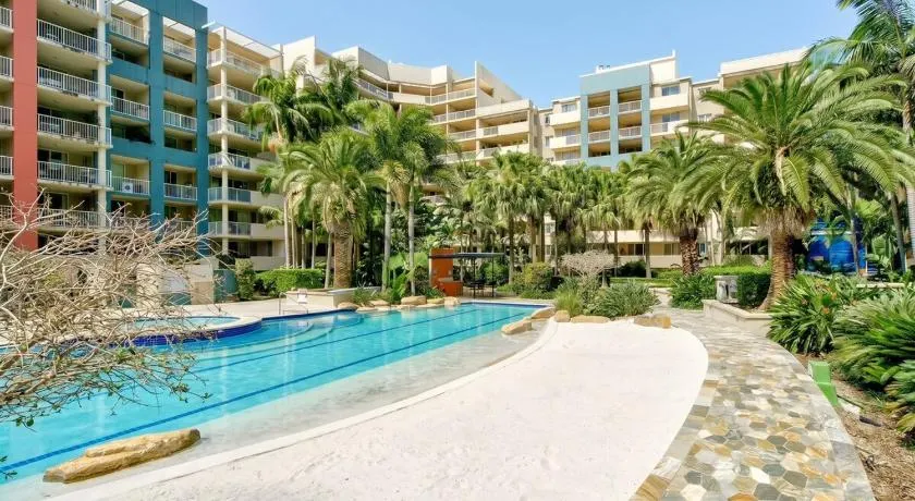 Resort 2BR - Lagoon Pool Spa gym - Sleeps 6 - Baby Stay Equipped - Free Parking - Image 1