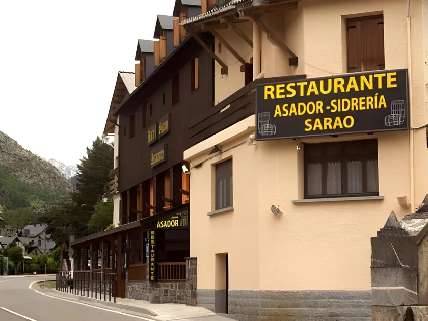 Hotel Sarao 3000 - Image 1