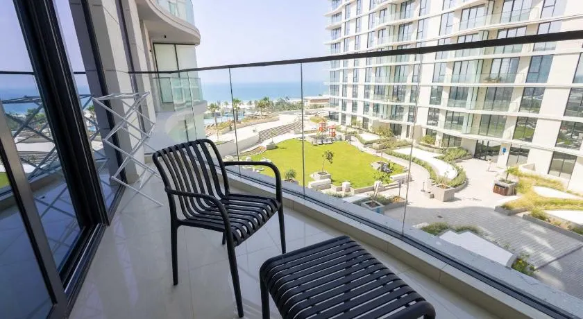 Coastal Retreat Sea View 1BR near Private Beach by Island Properties - Image 1