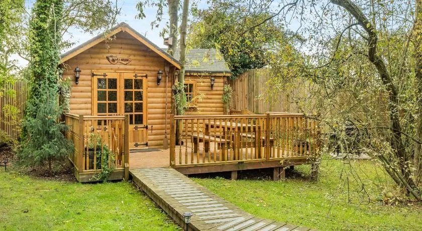 Bear House- Uk45704 - Image 1