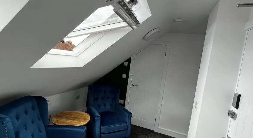 CM - Studio Apartment, Parking, Seating Area, kitchenette, Contractors, relocators, Drs - Image 1