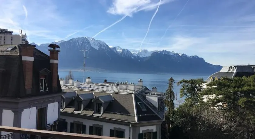 Loft with rooftop, stunning view of the lake! - Image 1