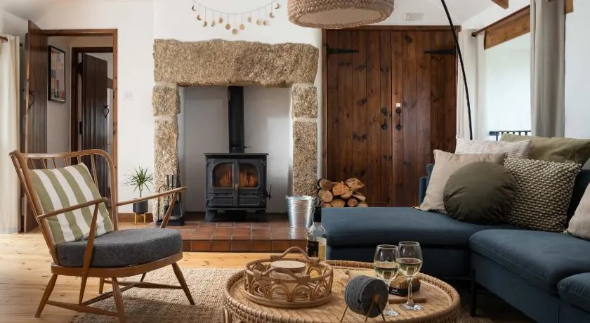 Naut Retreat, The Big Barn - Spacious & cosy cottage, walk to Porthcurno beach, Pedn Vouder & Minack Theatre - Image 1