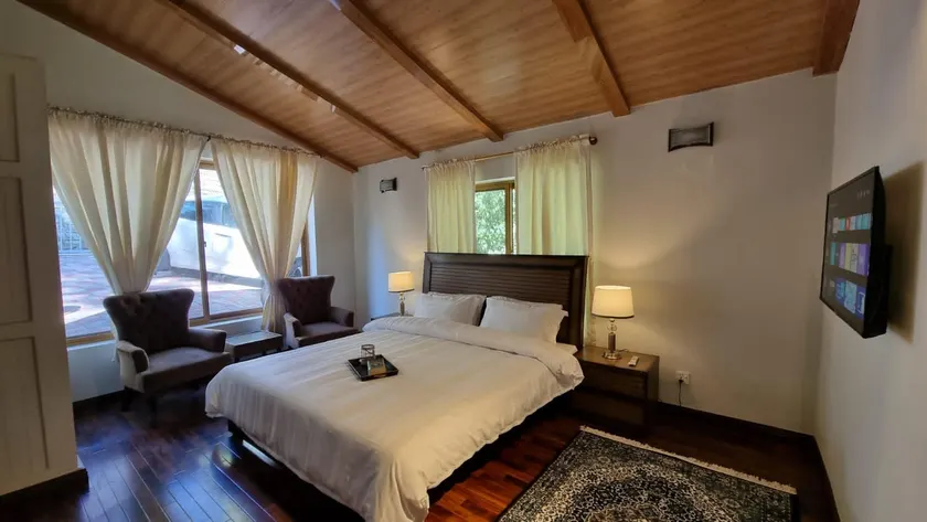 Hillside Heaven House - Image 1