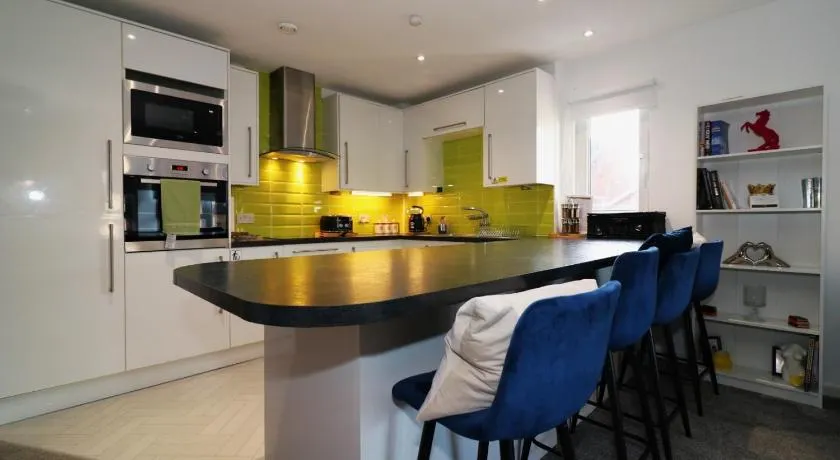 Glas Go Executive 2-Bedroom Apartment near OVO Hydro Free Parking - Image 1