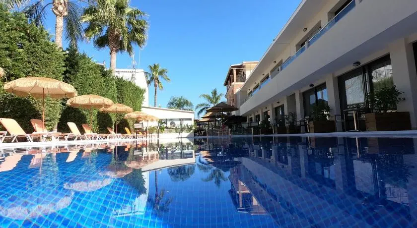 Paradise Bar Apartments - Image 1