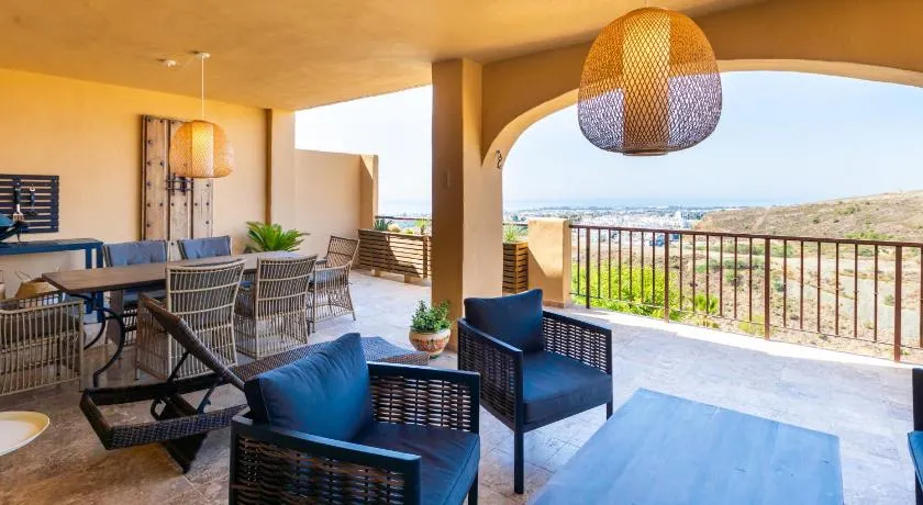 Newly Renovated Apartment with Amazing View - Image 1