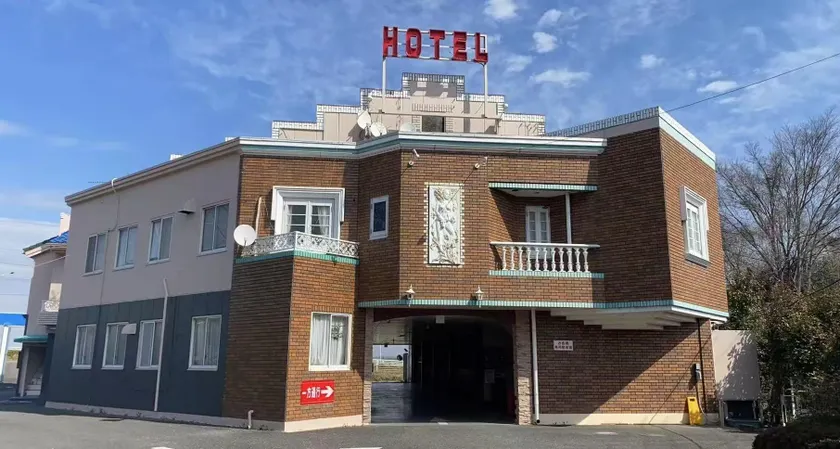 Oasis Hotel - Image 1