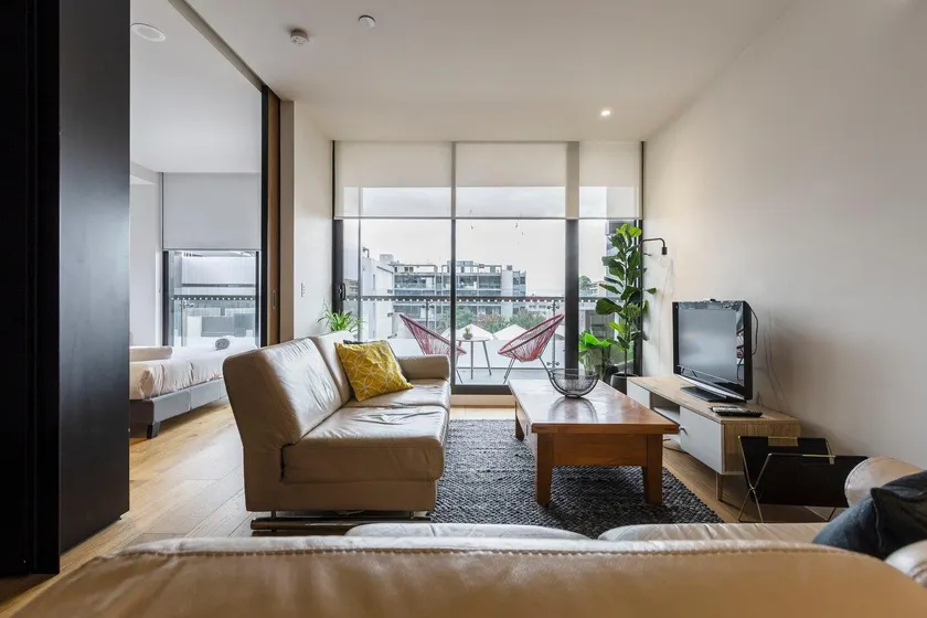 Light-filled 2BR Apartment - Image 1