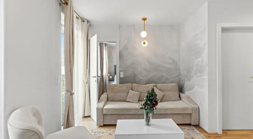 1-BR with Outdoor Space - Onsite Parking for 19,90 per Day - Image 1