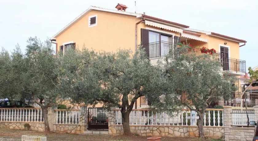 Lily's lovely apartments - Image 1