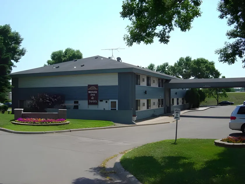 Wakota Inn and Suites - Image 1