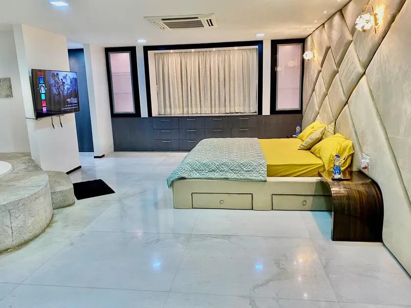 Cozycasa By Nattis group 4 BR - Jacuzzi & private garden - Image 1
